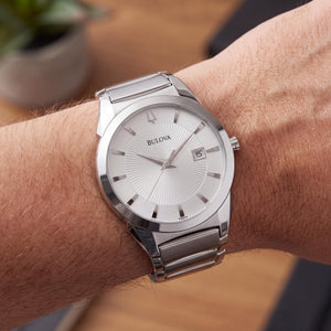 Bulova 96B015 Men's Watch — face detail, Analog display