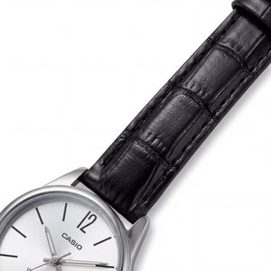 Casio LTP-V005L-7BUDF Unisex Watch — front view, Quartz movement 40mm