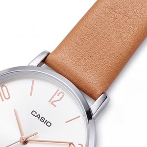 Casio LTP-VT01L-5BUDF Unisex Watch — front view, Quartz movement 34mm