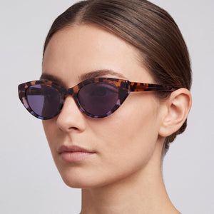 DKNY Dk548s Cat Eye Sunglasses for Women — interior view, Non-Polarized lens detail