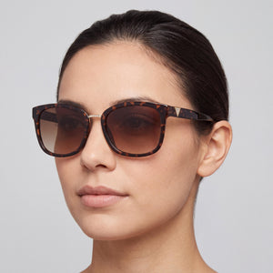 Guess GF0327 Rectangle Sunglasses for Women — interior view, Non-Polarized lens detail
