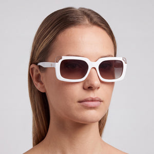 Guess S0374204 Rectangle Sunglasses for Women — interior view, Non-Polarized lens detail
