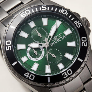Invicta Pro Diver 29930 Men's Watch — front view, Quartz movement 46mm