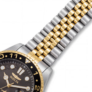 Invicta Pro Diver 35131 Men's Watch — front view, Quartz movement 43mm