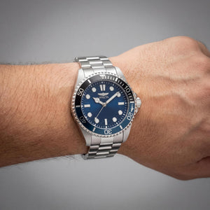 Invicta Pro Diver 49704 Unisex Watch — front view, Quartz movement 43mm