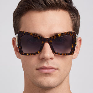 Marc Jacobs Casual Butterfly Sunglasses for Men — interior view, Non-Polarized lens detail