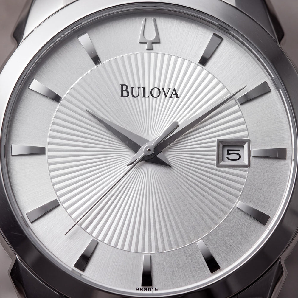 Bulova 96B015 Men's Watch — front view, Quartz movement 40mm