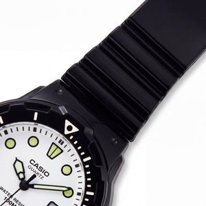 Casio LRW-200H-7E1VDF Women's Watch — front view, Quartz movement 40mm