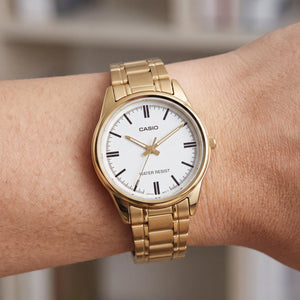 Casio LTP-V005G-7AUDF Unisex Watch — side view, Stainless Steel case 28mm