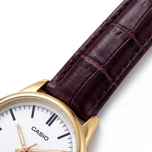 Casio LTP-V005GL-7AUDF Women's Watch — front view, Quartz movement