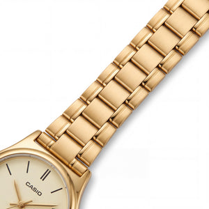 Casio LTP-V006G-7BUDF Women's Watch — front view, Quartz movement
