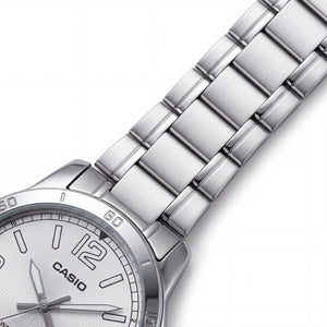 Casio MTP-V004D-7B2 Men's Watch — front view, Quartz movement 41.5mm