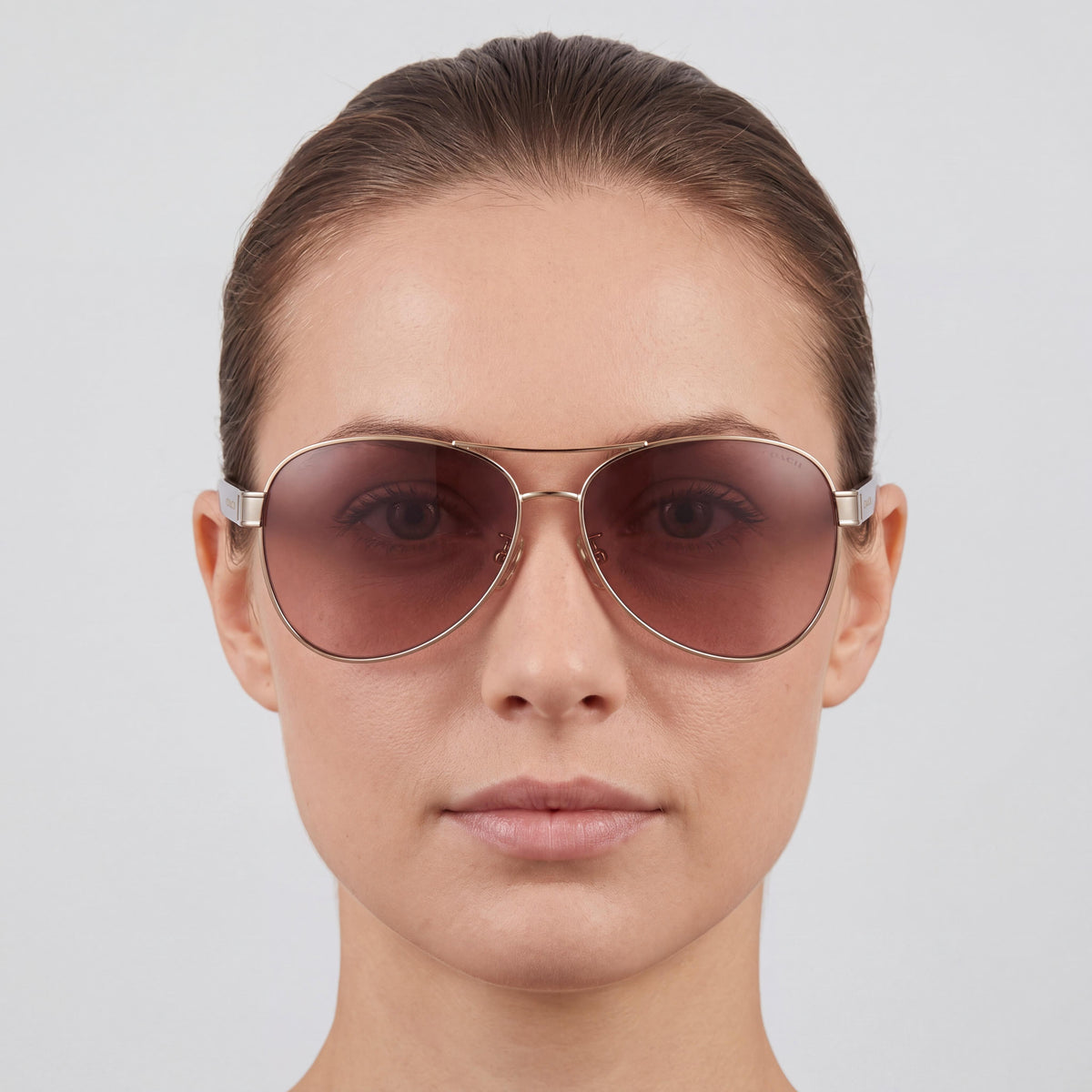 Gafas de sol metálicas de aviador Coach 0HC7115 para mujer, dorado claro, lentes espejadas moradas y rosadas, 59 mm, protección UV, Photo 3