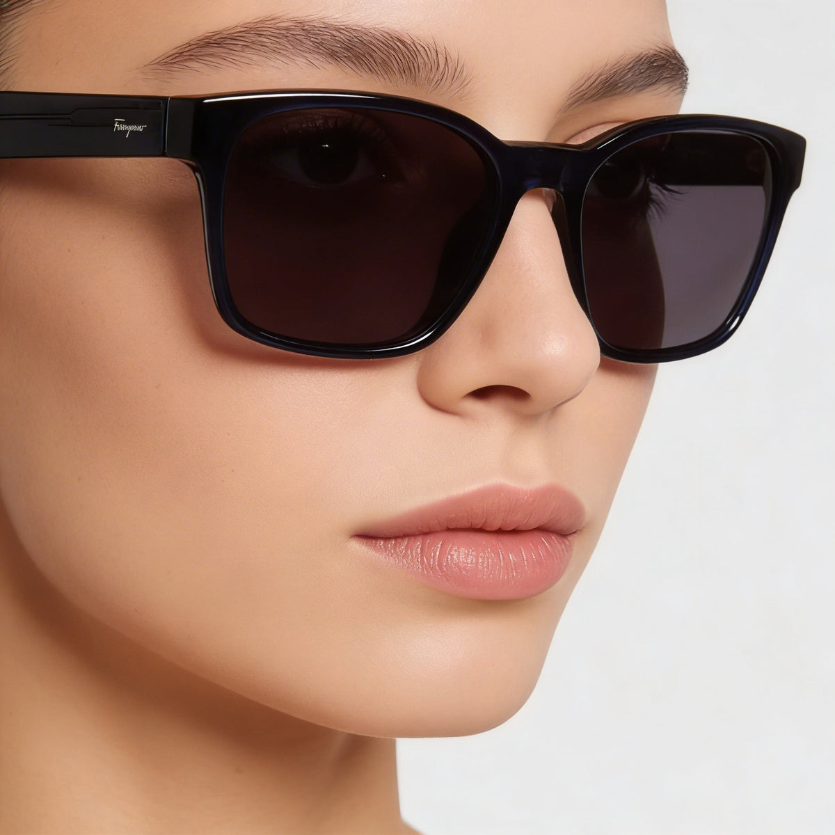 Ferragamo Classic SF959S Black Rectangle Sunglasses for Women, Photo 4