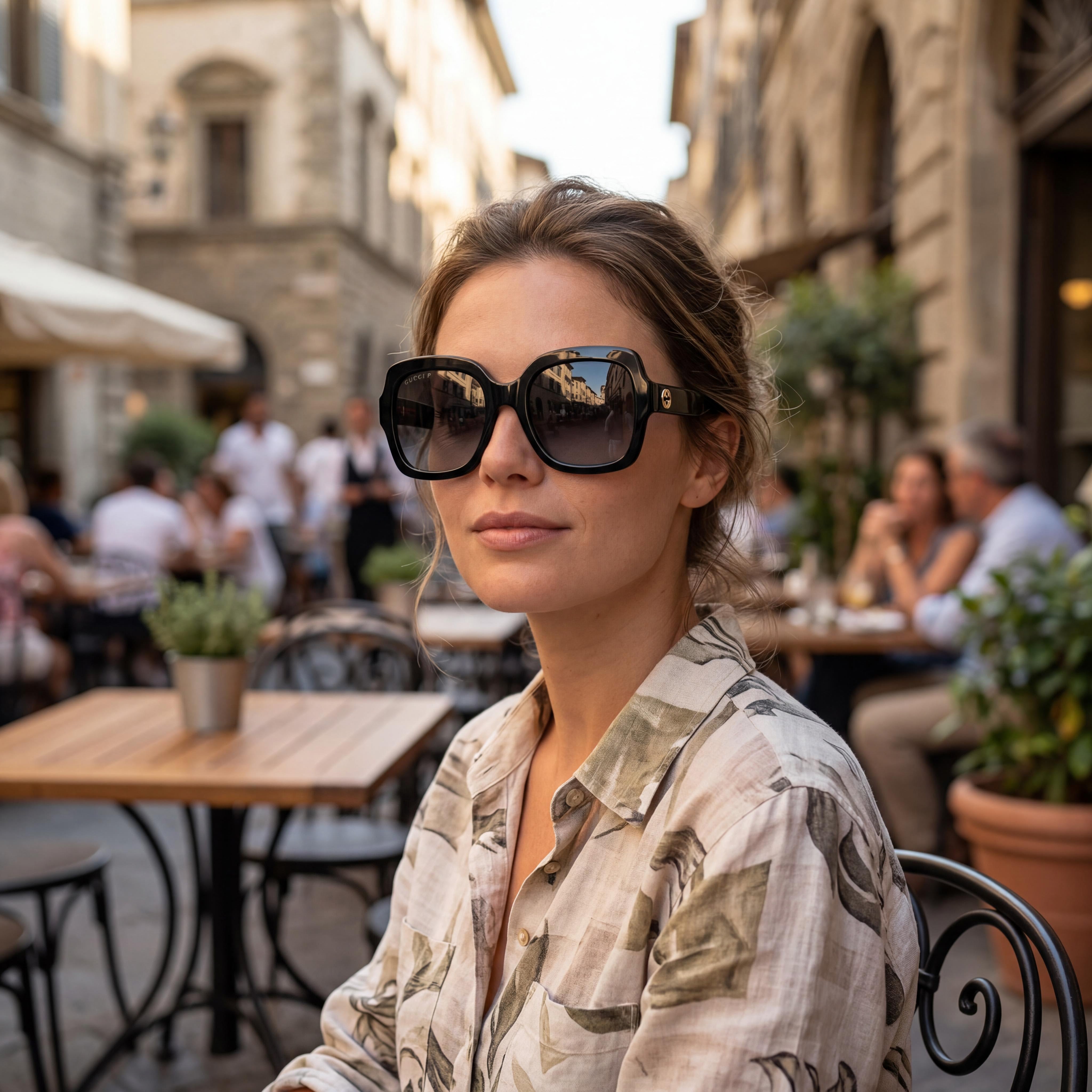 Gafas de sol Gucci Gg1337s 002 para mujer, con logotipo dorado en negro, lentes degradadas grises, 54 mm, protección UV, Photo 6