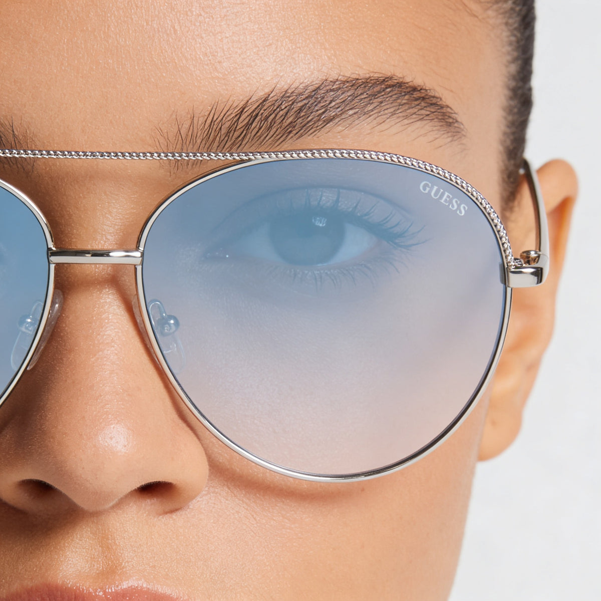 Gafas de sol Guess GF0391 Aviator degradadas plateadas para mujer, 63 mm, Photo 3
