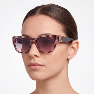 Guess GU00105 Rectangle Sunglasses for Women — interior view, Non-Polarized lens detail