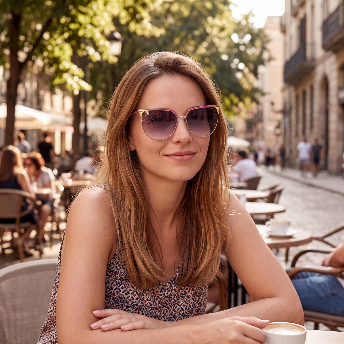 Gafas de sol GUESS Modern para mujer con montura metálica brillante color oro rosa, lentes degradadas violetas y protección UV de 58 mm, Photo 5