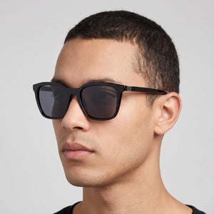 Guess Gu00170 Black Sunglasses Unisex — lifestyle wear, rooftop evenings and sunset hours