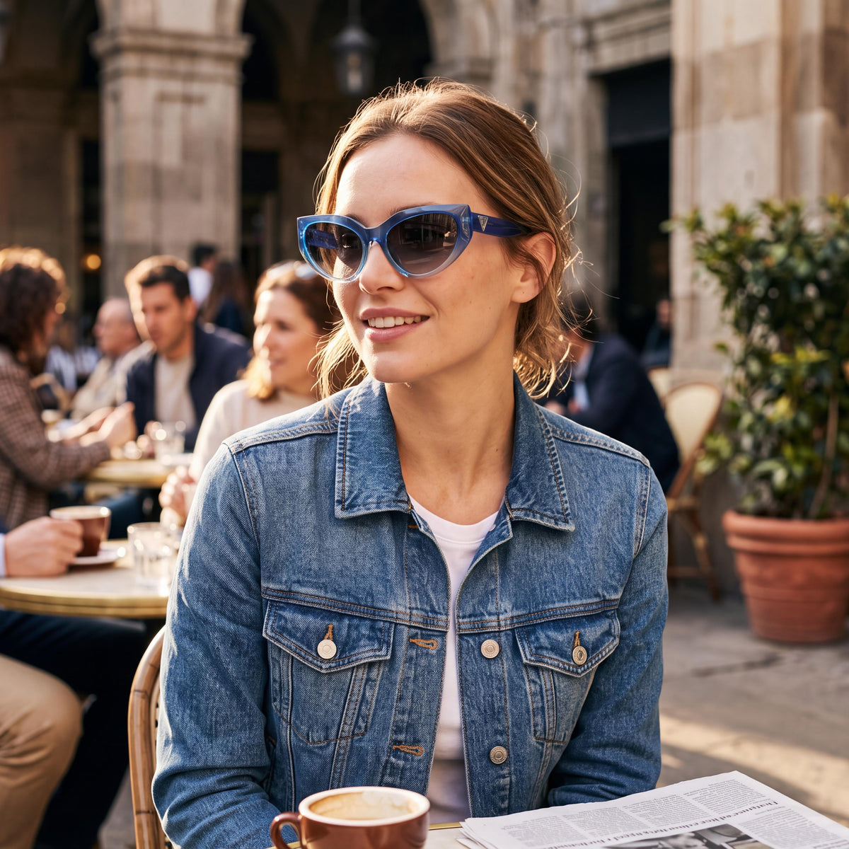 Gafas de sol Guess Gu7787-a estilo ojo de gato con degradado azul para mujer, 57mm, Photo 6
