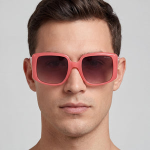 Guess Modern Square Sunglasses Unisex — interior view, Non-Polarized lens detail