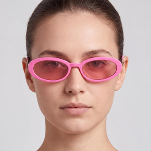Guess Oval Sunglasses for Women — interior view, Non-polarised lens detail