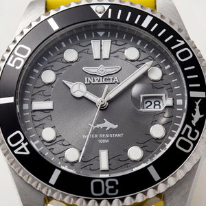 Invicta 47166 Men's Watch — front view, Quartz movement 43mm