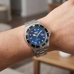 Invicta Pro Diver 22054 Men's Watch — face detail, Analog display
