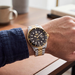 Invicta Pro Diver 35131 Men's Watch — side view, Stainless Steel case 43mm