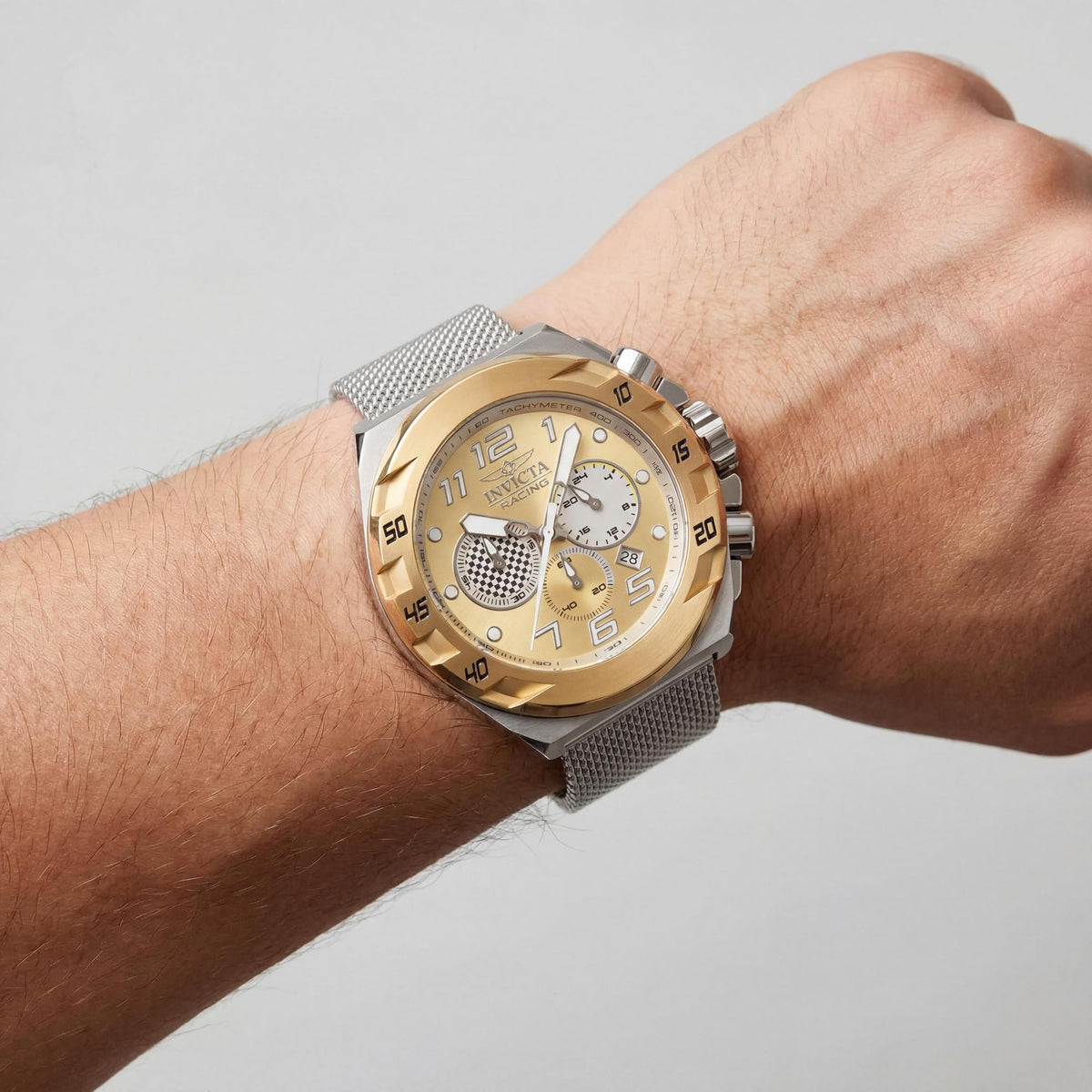 Reloj de cuarzo Invicta Racing 47204 para hombre, de 48 mm, con pulsera de acero inoxidable y esfera dorada., Photo 3