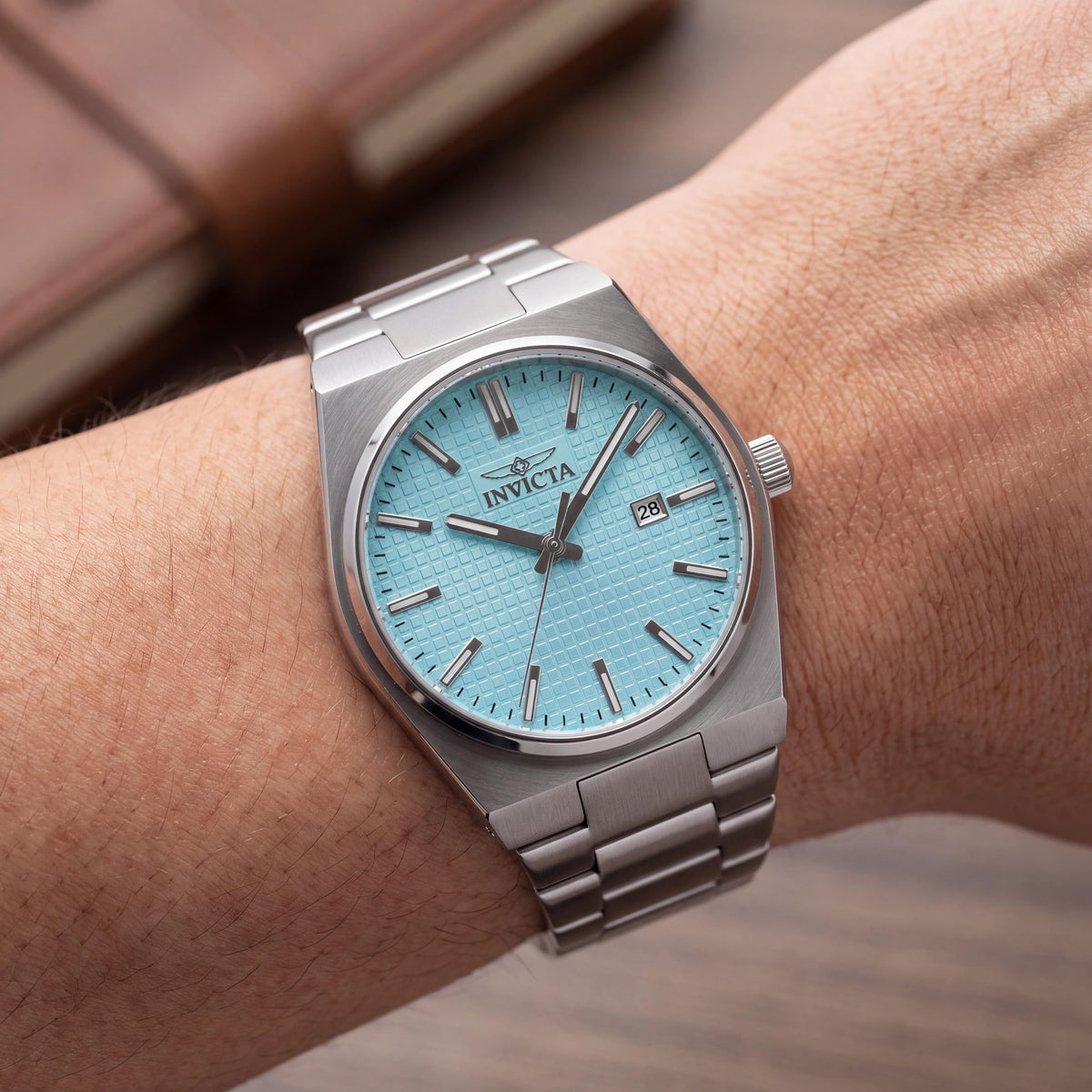 Reloj Invicta Speedway 48394 Unisex con Caja de Acero Inoxidable Plateada de 40 mm, Esfera Azul, Cuarzo y Resistencia al Agua de 5 Bar, Photo 4