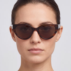 Moschino MOL064/S Cat Eye Sunglasses for Women — interior view, Non-Polarized lens detail