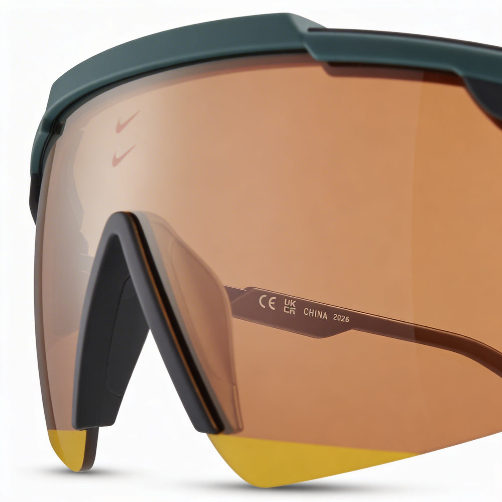 Gafas de sol deportivas unisex Nike Modern Lifestyle con montura de plástico en color naranja verdoso y lentes naranjas no polarizadas, 66 mm