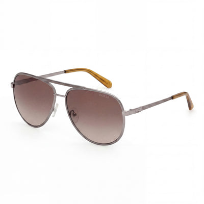 Gafas de sol de aviador GUESS para mujer con montura metálica a rayas, Gunmetal satinado brillante, Lentes marrones degradadas, 61-14-145