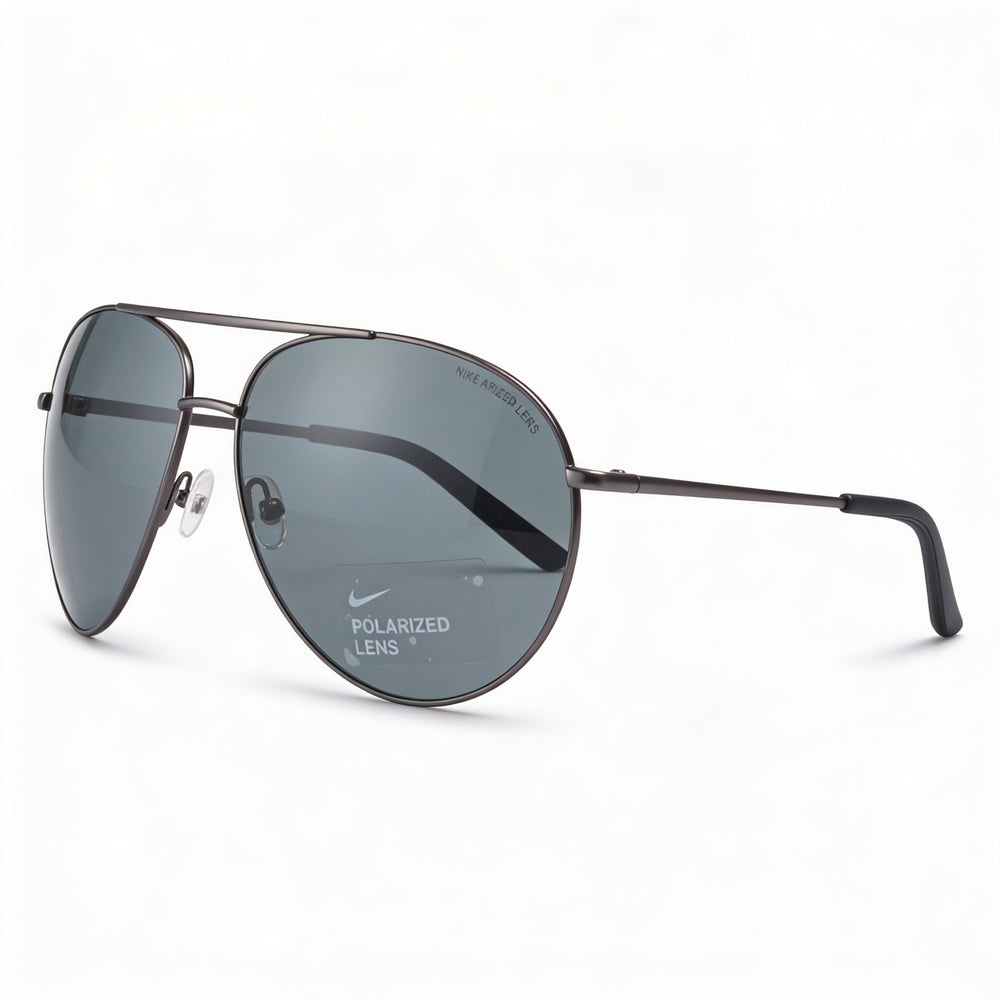 Gafas de sol polarizadas Nike Classic para hombre, protección UV, montura de plástico satinado en color gris plomo, lentes grises de 61 mm