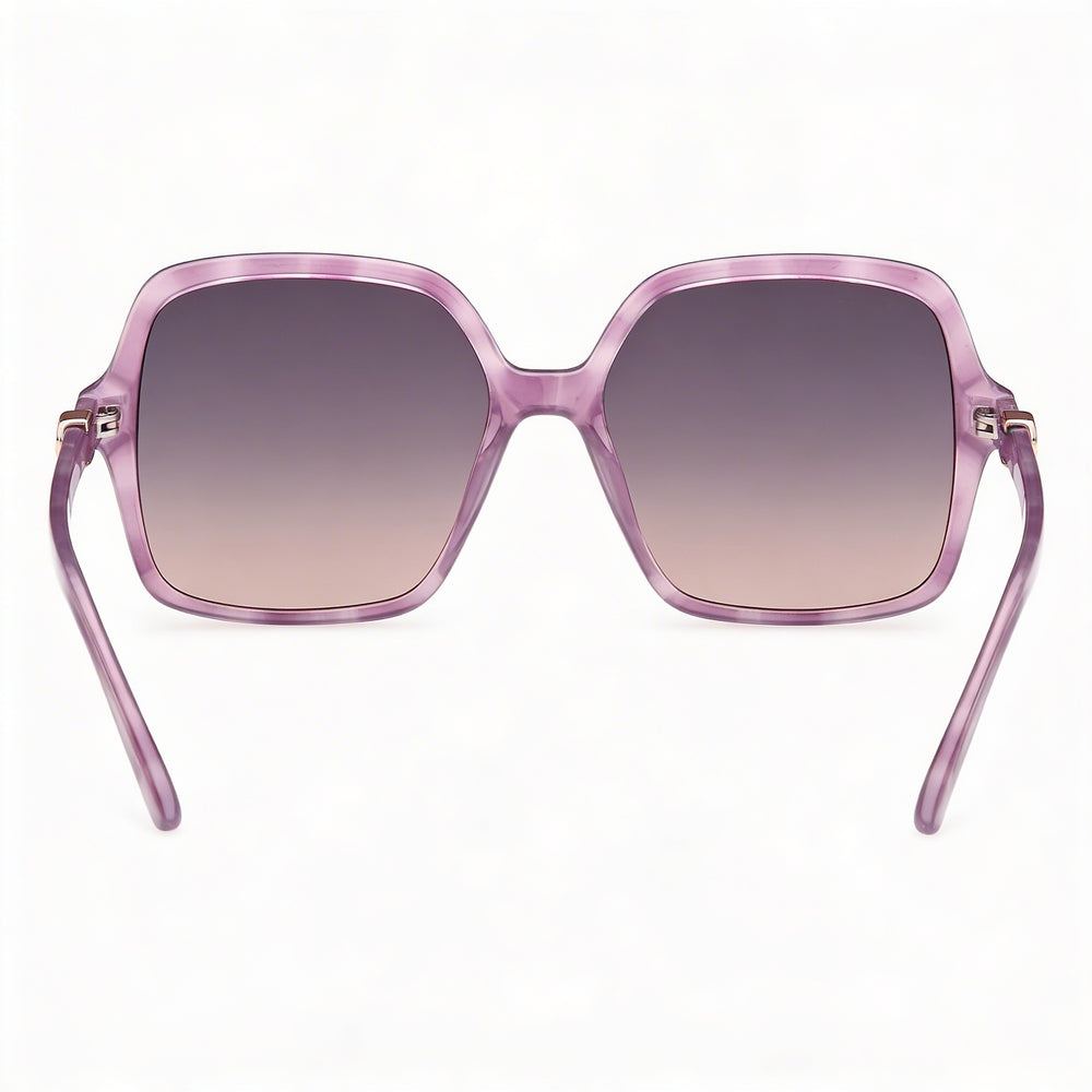GUESS Gafas de sol modernas para mujer con montura de plástico lila Avana y lentes de policarbonato degradadas violetas de 57 mm