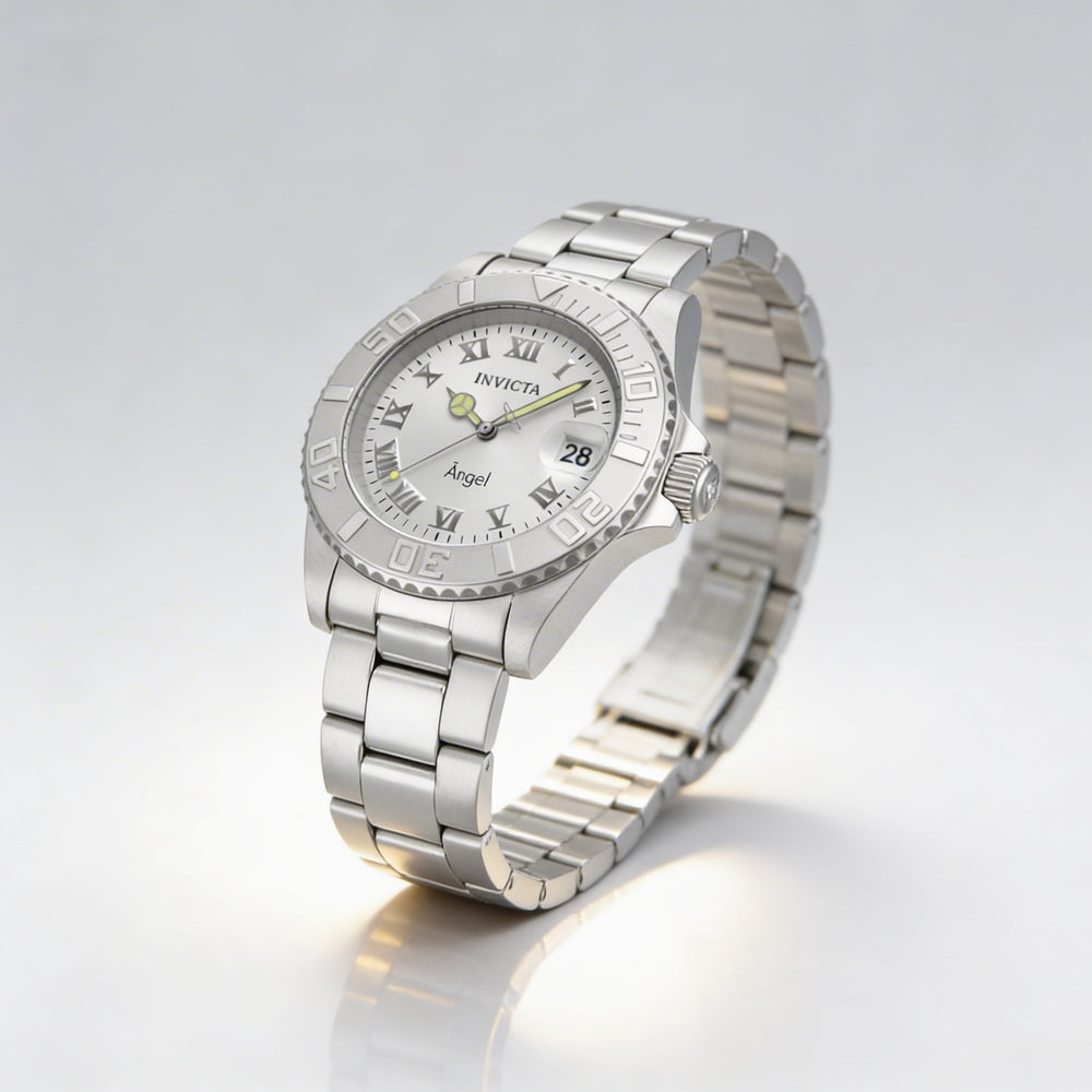 Reloj Invicta para mujer, de acero inoxidable, esfera plateada, cuarzo, resistente al agua hasta 20 bares, con brillantina en la oscuridad y marcas en el bisel.