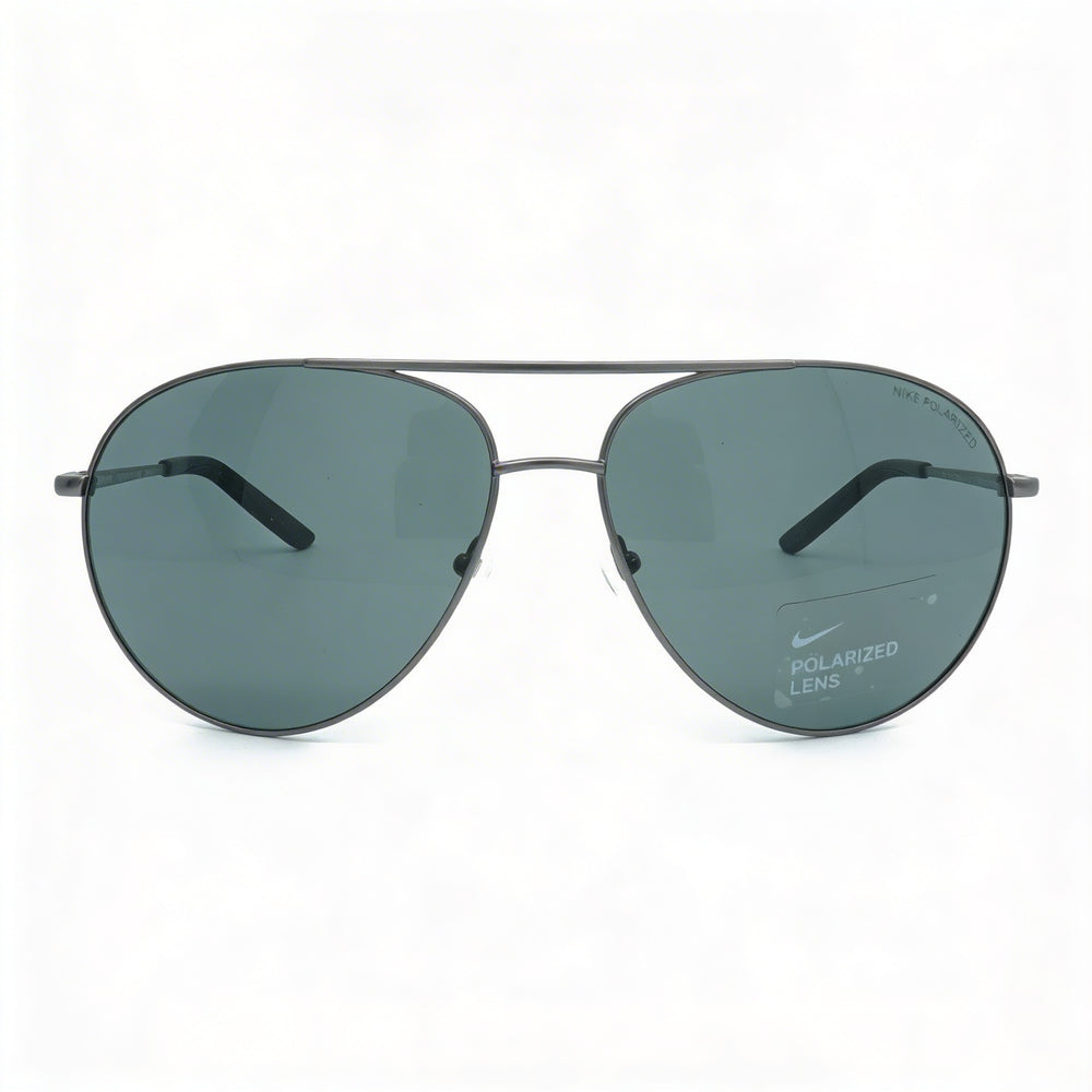 Gafas de sol polarizadas Nike Classic para hombre, protección UV, montura de plástico satinado en color gris plomo, lentes grises de 61 mm
