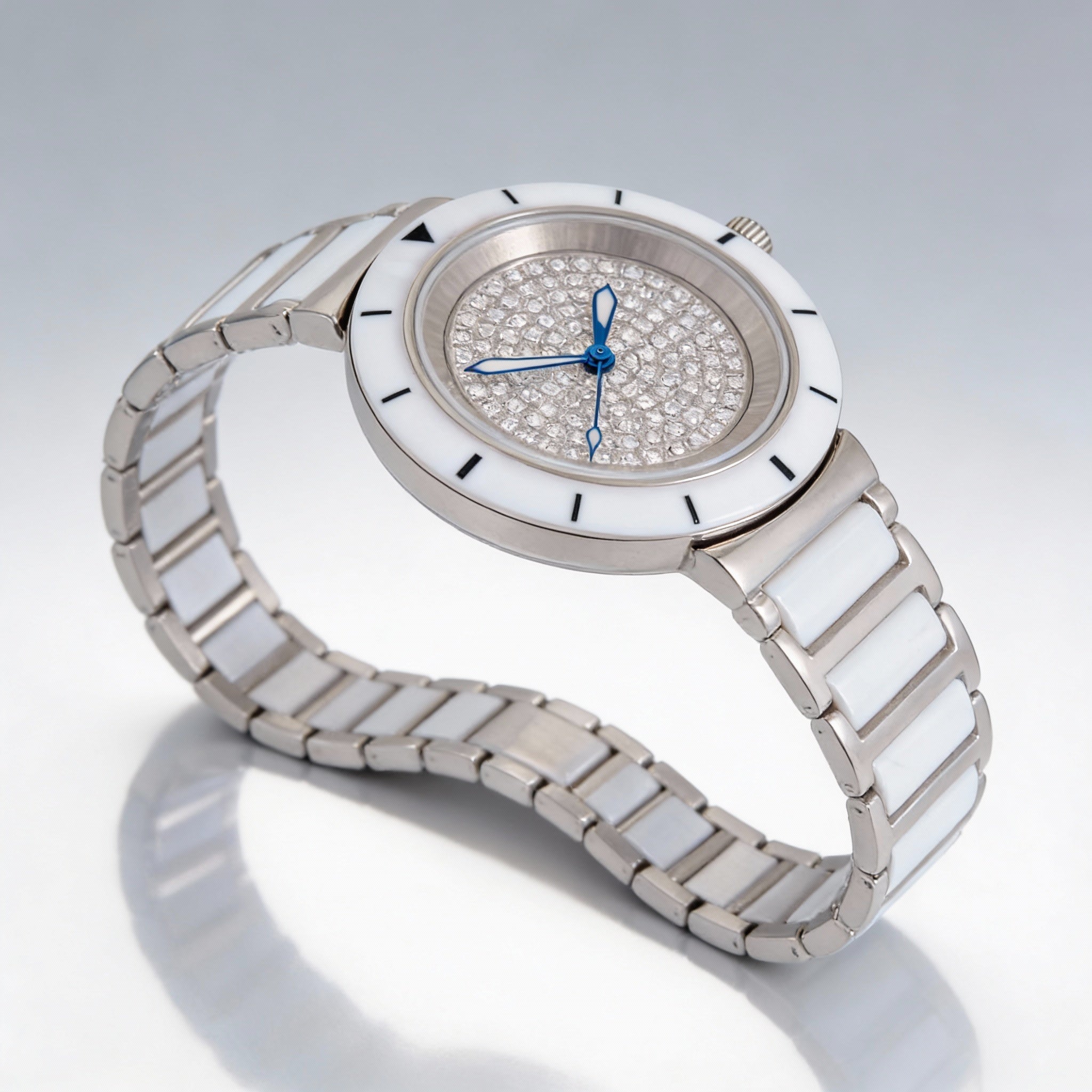 Oniss Women's Toulon ON7260 Quartz Watch with Silver-Tone Stainless Steel Case & Bracelet, Silver Dial, Scratch Resistant Mineral, Photo 2