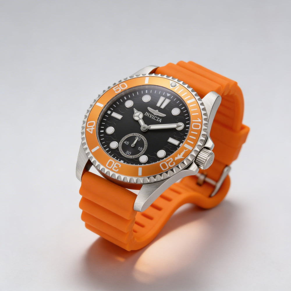 Reloj de cuarzo Invicta Pro Diver 49337 para hombre, caja de acero inoxidable plateada, esfera negra, correa de silicona, 43 mm