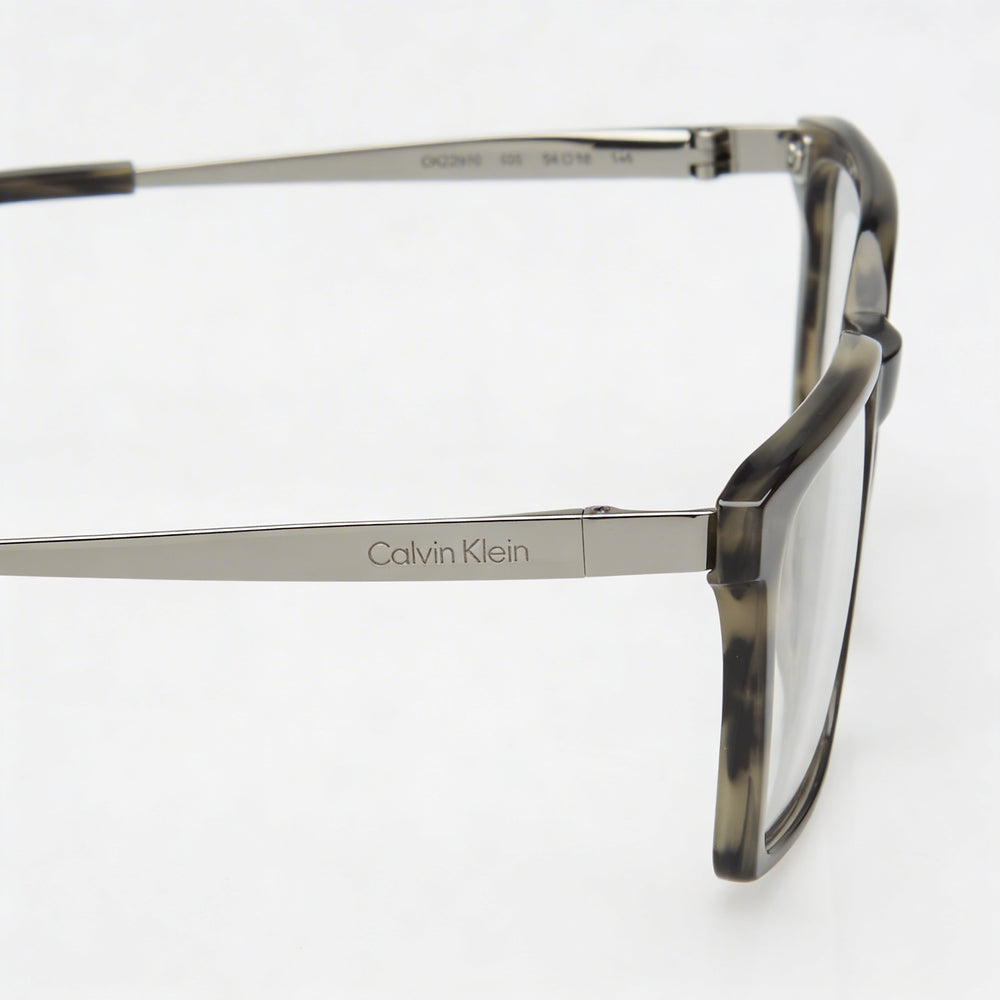 Gafas polarizadas unisex Calvin Klein Ck22510 con montura metálica en gris habana y lentes de 54 mm.