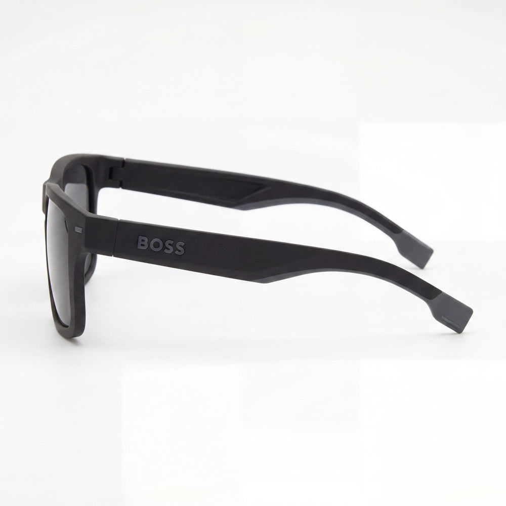 Gafas de sol clásicas Hugo Boss para mujer con montura de acetato gris negro mate y lentes gris negro, ancho de lente de 57 mm