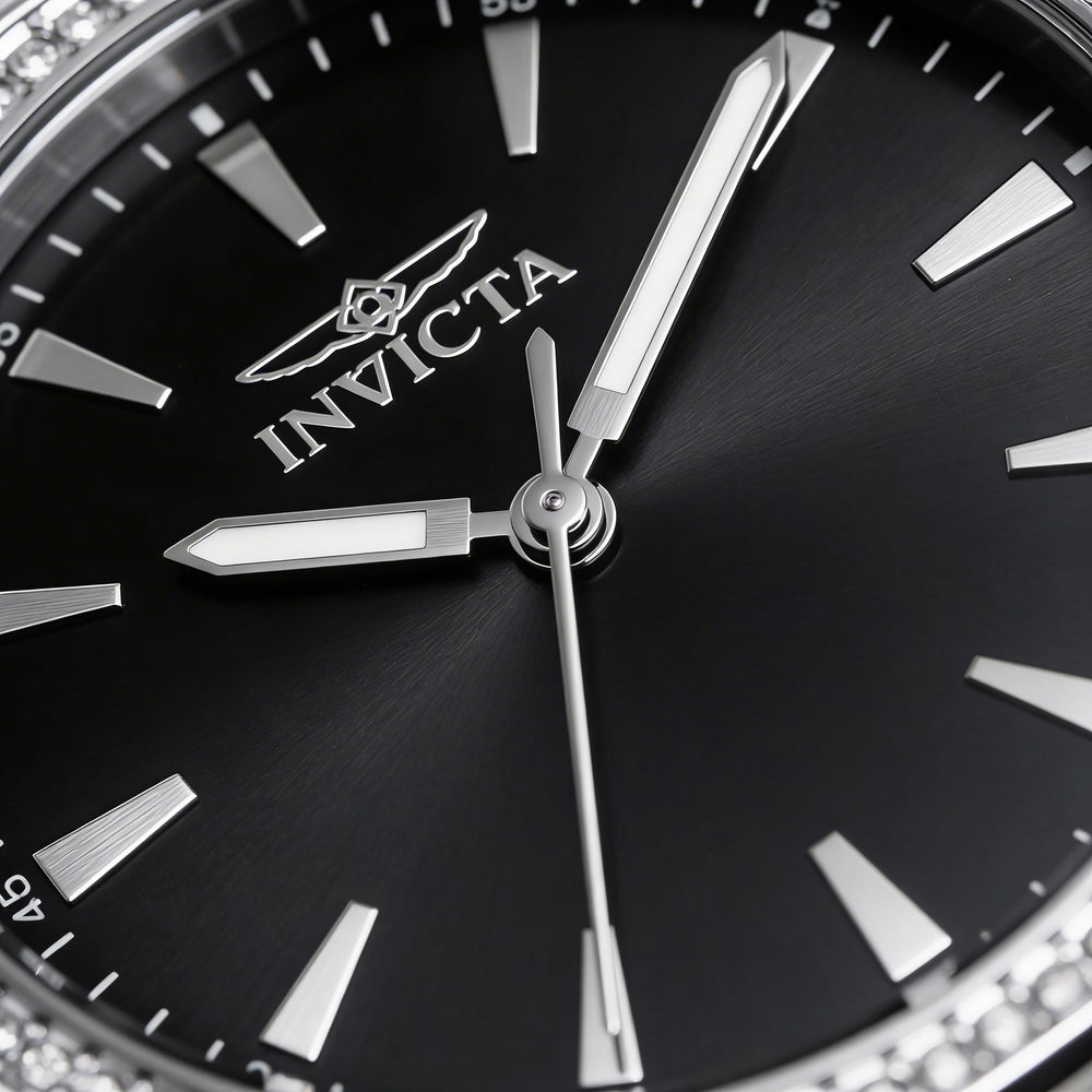 Reloj unisex Invicta Speedway 49111 de cuarzo con pulsera de acero inoxidable en tono plateado y esfera negra de 34 mm.