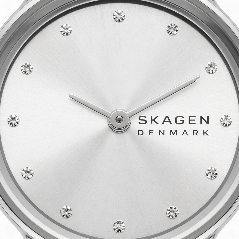 SKAGEN DINAMARCA Reloj Freja Lille para mujer de 26 mm con esfera plateada con efecto rayos de sol, correa de piel negra y resistente a arañazos
