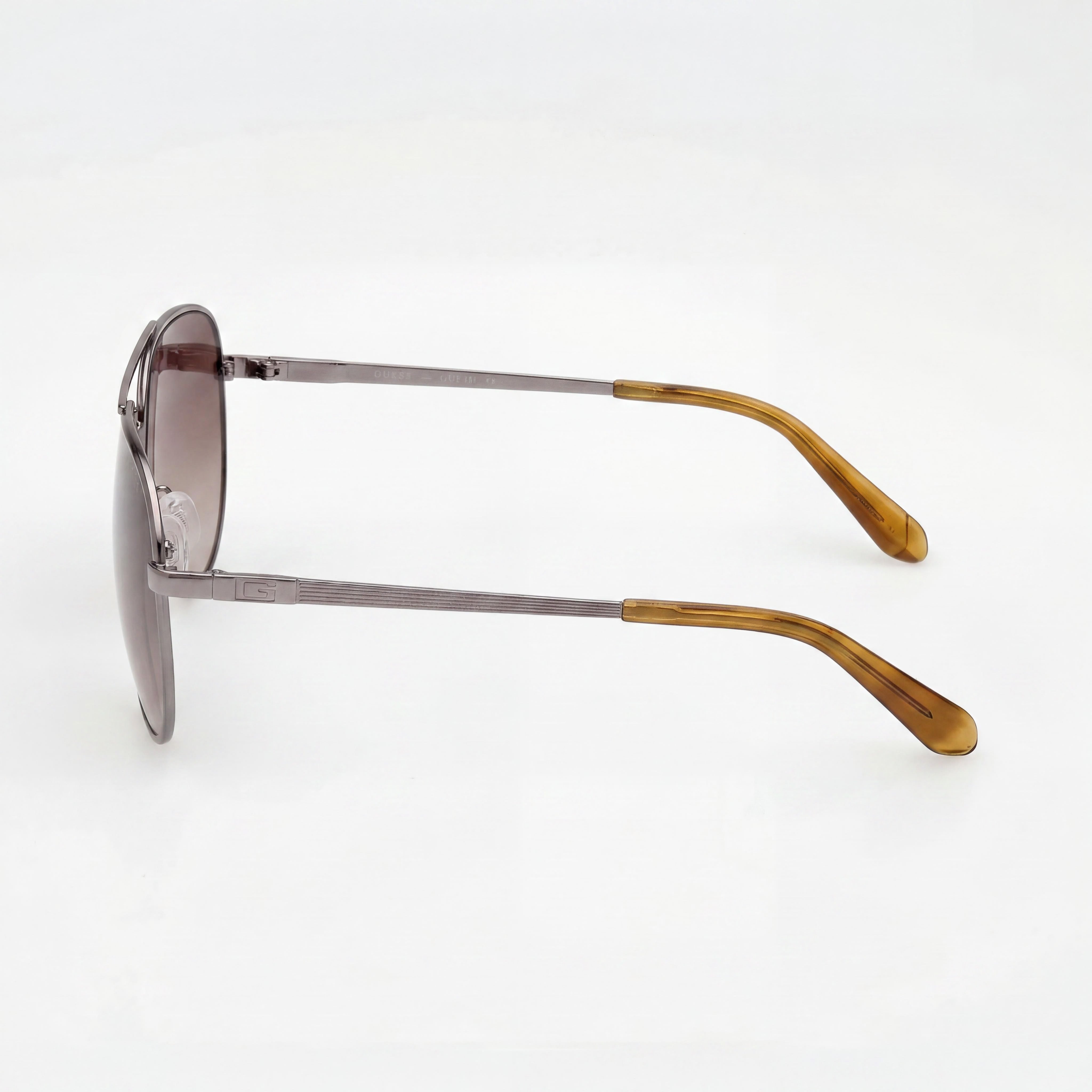 Gafas de sol de aviador GUESS para mujer con montura metálica a rayas, Gunmetal satinado brillante, Lentes marrones degradadas, 61-14-145, Photo 3