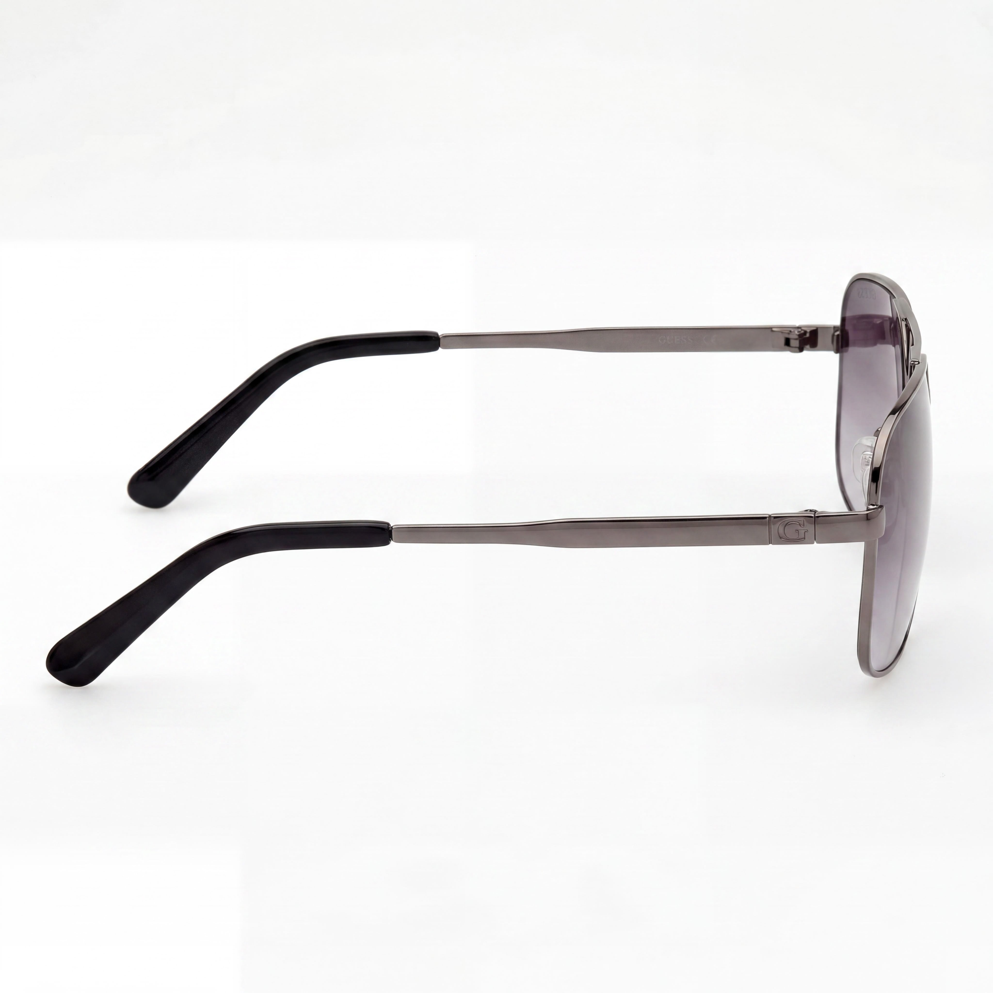 GUESS Women's Navigator Metal Sunglasses with Gunmetal Frame and Gradient Smoke Lenses, UV Protected 61mm, Photo 3