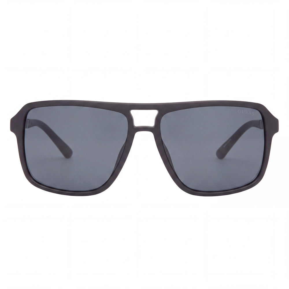 Gafas de sol GUESS Classic unisex de plástico negro mate, 100 % protección UV, 58 mm de ancho de lente
