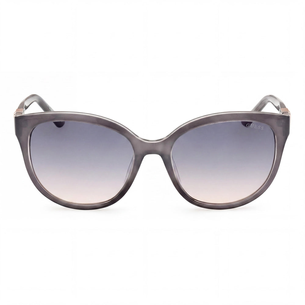 GUESS Gafas de sol modernas para mujer, estilo ojos de gato inyectados, grises, protección UV con lentes de degradado gris de 56 mm