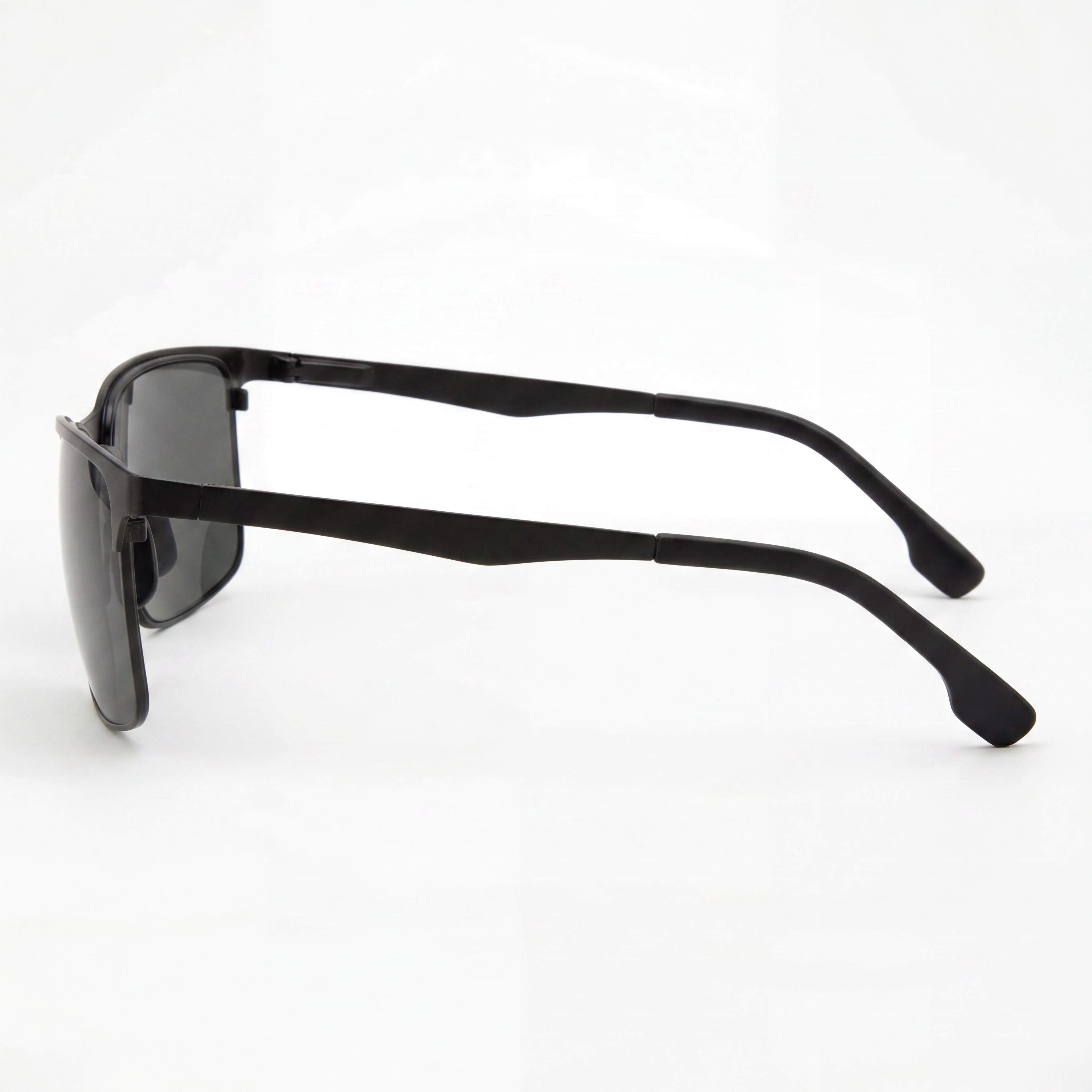 Chesterfield Classic Unisex Eyewear featuring a Metal Frame and Grey Polycarbonate Lenses, Size 60-16-150, Photo 3