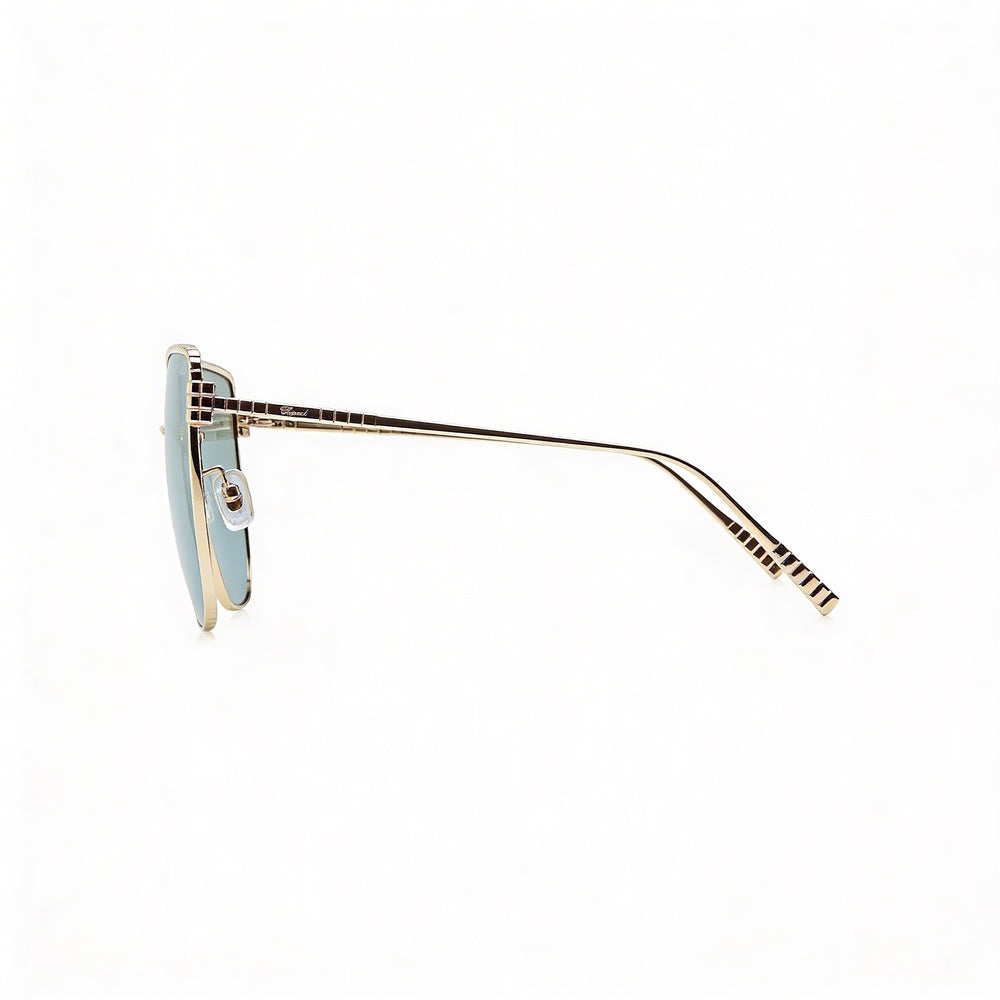 Gafas de sol casuales Chopard para mujer de titanio y oro rosa con lentes azules espejadas con gradiente dorado y protección UV 63-17-135